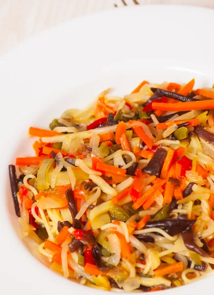 Noodles with vegetables — Stock Photo, Image