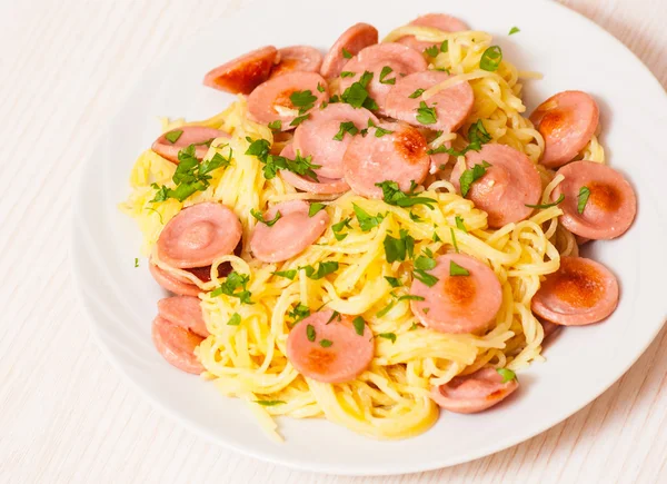 Espaguetis con salchicha — Foto de Stock