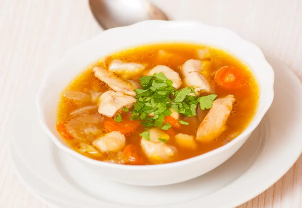Курячий суп з овочами та грибами — стокове фото