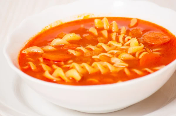 Tomatensuppe mit Nudeln — Stockfoto