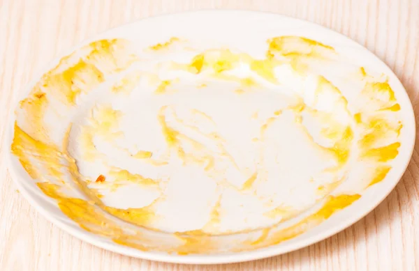 Dirty plate on the table. sauce smeared on a plate. — Stock Photo, Image