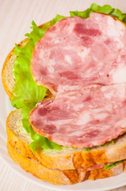 Jambonlu sandviç