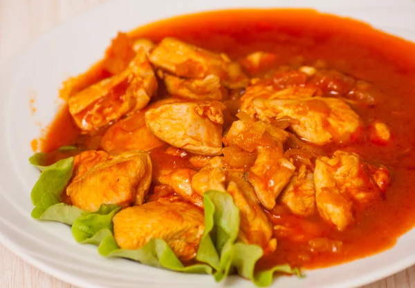 Chicken breast with fresh tomato sauce — Stock Photo, Image