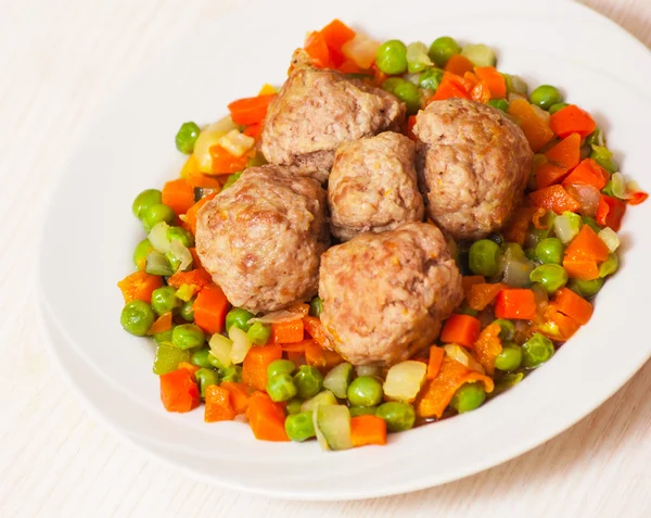 Meatballs with vegetables — Stock Photo, Image