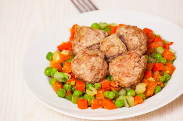 Meatballs with vegetables — Stock Photo, Image