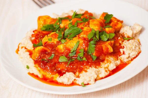 Chicken breast with tomato sauce and oatmeal — Stock Photo, Image