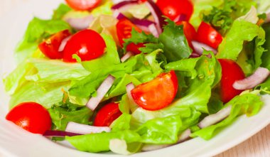 Kiraz domatesli taze salata.