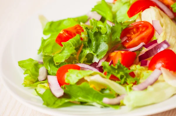 Salade fraîche aux tomates cerises — Photo