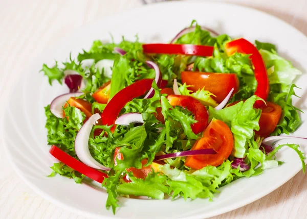 Ensalada de verduras frescas —  Fotos de Stock