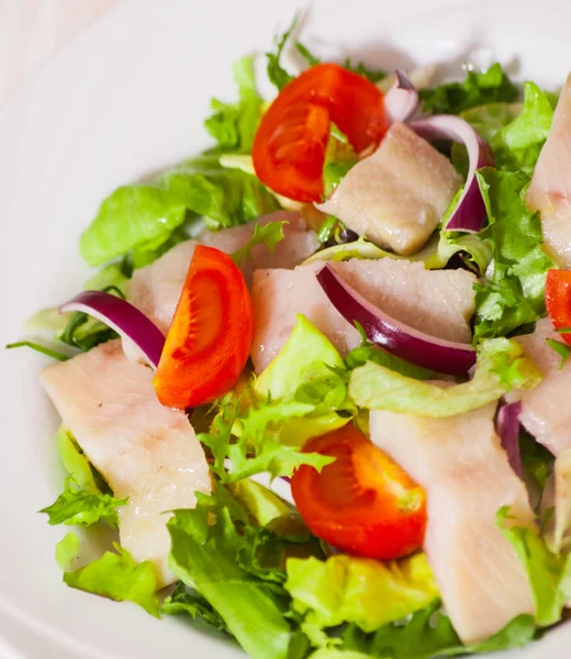 Sallad med fisk — Stockfoto