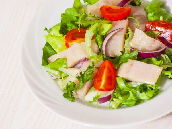 Sallad med fisk — Stockfoto