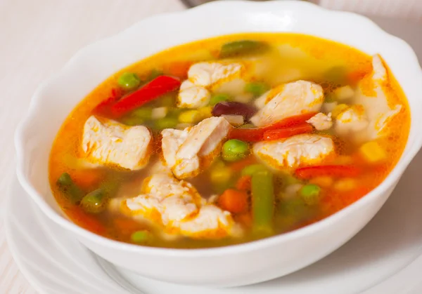 Sopa de pollo con verduras frescas —  Fotos de Stock