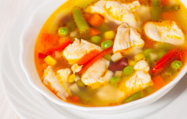 Soupe de poulet aux légumes frais — Photo