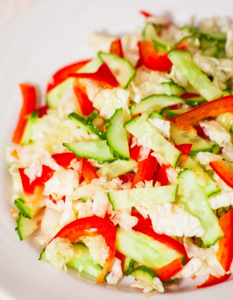 Chinese cabbage salad with red bell pepper and cucumber — Stock Photo, Image