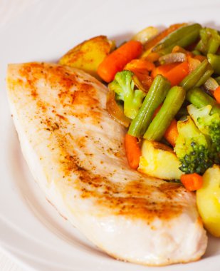 Sebzeli tavuk göğsü