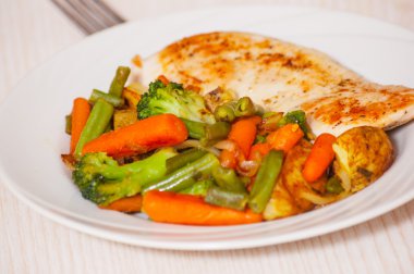 Sebzeli tavuk göğsü