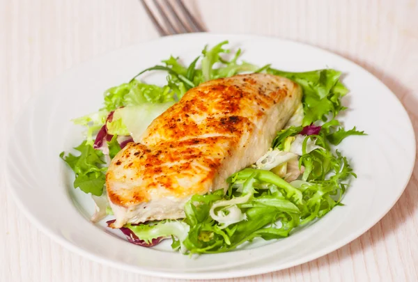 Salad with roasted chicken breast — Stock Photo, Image