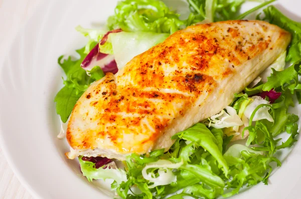 Salad with roasted chicken breast — Stock Photo, Image