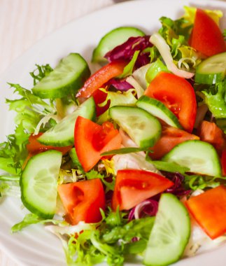 Taze sebze salatası