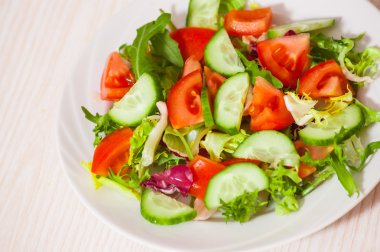 Taze sebze salatası