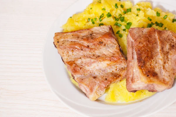 Ribs with mashed potato — Stock Photo, Image