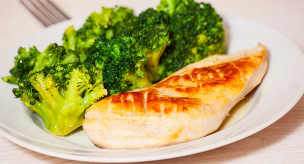 Chicken fillet with broccoli — Stock Photo, Image