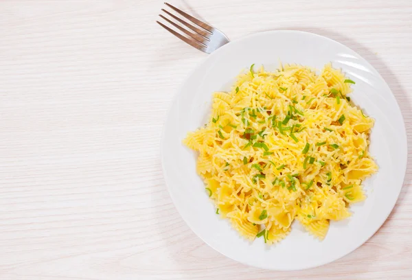 Farfalle Nudeln mit Käse — Stockfoto