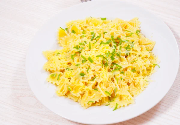 Farfalle pasta met kaas — Stockfoto