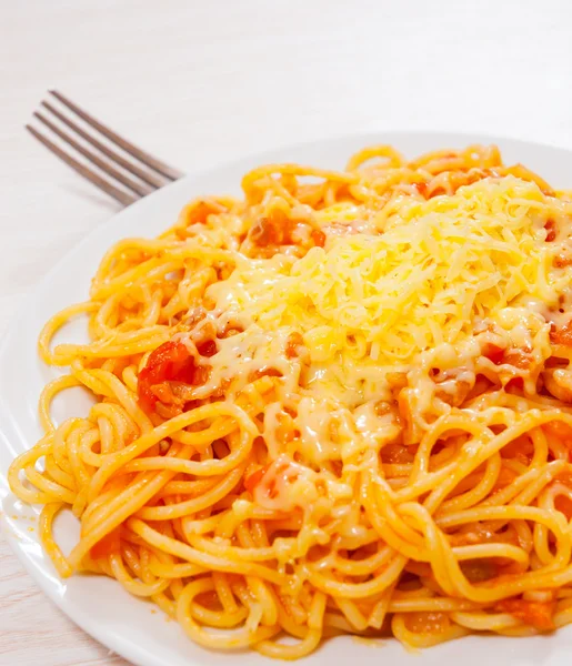 Spagetti paradicsomszósszal és sajttal — Stock Fotó