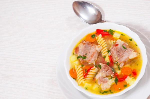 Zuppa con carne, pasta e verdure — Foto Stock