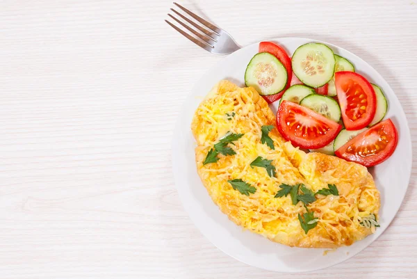 Omelet with cheese and vegetables — Stock Photo, Image