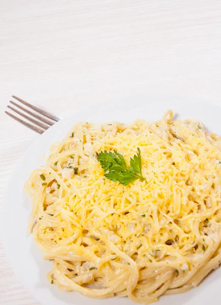 Spaghetti mit Käse — Stockfoto