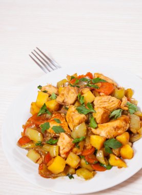 Sebzeli tavuk fileto