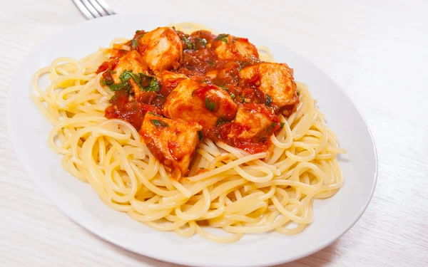 Chicken breast in tomato sauce with spaghetti — Stock Photo, Image