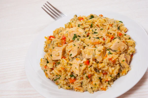 Pechuga de pollo con arroz y verduras —  Fotos de Stock