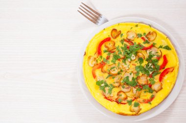 omlet sebze ve mantar ile