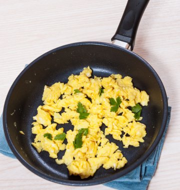 Tavada çırpılmış yumurta..