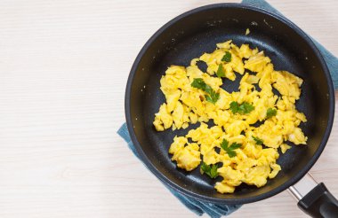 Tavada çırpılmış yumurta..