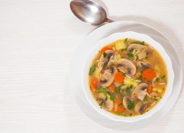Supă de ciuperci cu orez și legume — Fotografie, imagine de stoc