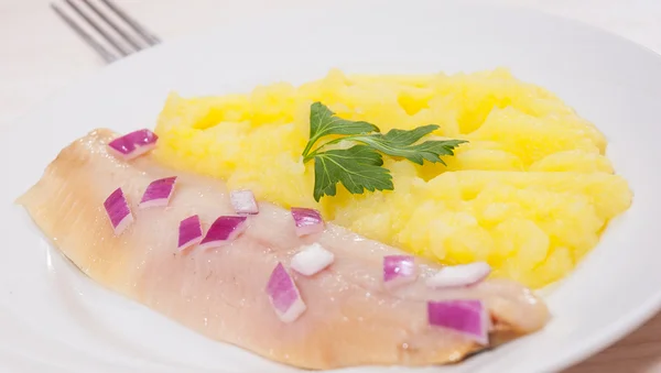 Filé de peixe com purê de batatas — Fotografia de Stock