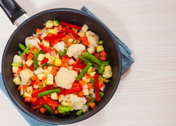 Mixed vegetables in a frying pan — Stock Photo, Image