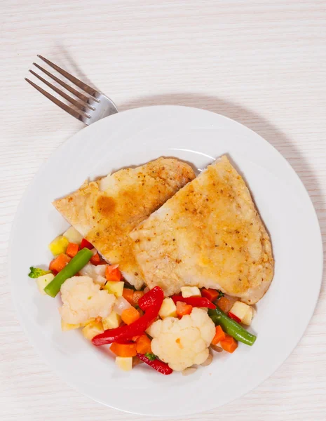 Fried fish fillet and Mixed vegetables — Stock Photo, Image