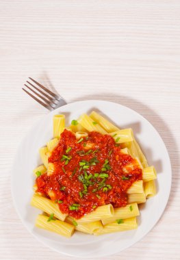 domates soslu makarna rigatoni