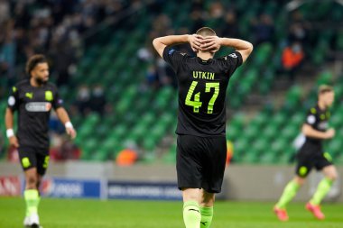 Krasnodar, Rusya - 28 Ekim 2020: FC Krasnodar takımından Daniil Utkin, UEFA Şampiyonlar Ligi grubu E Grubu FC Krasnodar ve Chelsea FC FC arasında oynanan karşılaşmada başını tutuyor