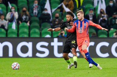 Krasnodar, Rusya - OCTOBER 28, 2020: FC Krasnodar takımından Tonny Vilhena UEFA Şampiyonlar Ligi karşılaşmasında Chelsea FC takımından Timo Werner ile top mücadelesi verdi.