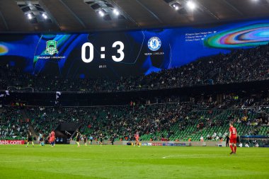 Krasnodar, Rusya - OCTOBER 28, 2020: UEFA Şampiyonlar Ligi grubu E grubu FC Krasnodar ve Chelsea FC arasında oynanan karşılaşmada zaman tablosu ve maç sonucu ile elektronik skor tablosu