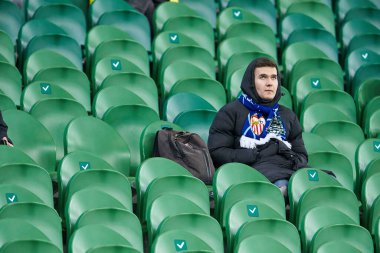 Krasnodar, Rusya - NOVEMBER 24, 2020: Krasnodar taraftarları UEFA Şampiyonlar Ligi E Grubu FC Krasnodar ve Sevilla FC arasında oynanan karşılaşma sırasında tribünlerde