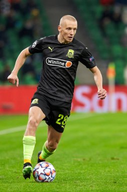 Krasnodar, Rusya - NOVEMBER 24, 2020: FC Krasnodar 'dan Igor Smolnikov, UEFA Şampiyonlar Ligi E Grubu FC Krasnodar ve Sevilla FC FC arasında oynanan karşılaşma sırasında görev başında