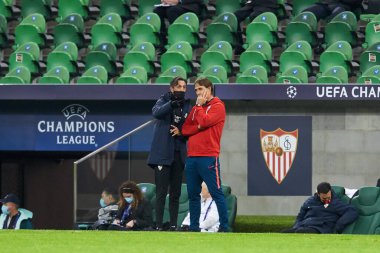 Krasnodar, Rusya - NOVEMBER 24, 2020: FC Krasnodar ve Sevilla FC arasında oynanan UEFA Şampiyonlar Ligi E karşılaşması sırasında Sevilla FC teknik direktörü Julen Lopetegui