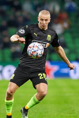 Krasnodar, Rusya - NOVEMBER 24, 2020: FC Krasnodar 'dan Igor Smolnikov, UEFA Şampiyonlar Ligi E Grubu FC Krasnodar ve Sevilla FC FC arasında oynanan karşılaşma sırasında görev başında